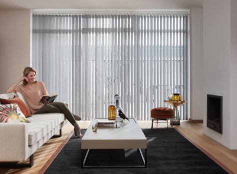 cortinas verticales para sala de estar